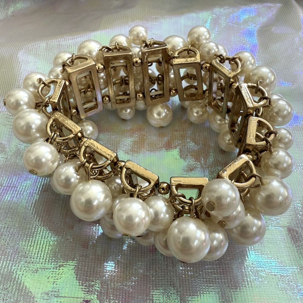 Chunky Elegant Gold and Pearl Cuff Bracelet - NWOT - Picture 3 of 5